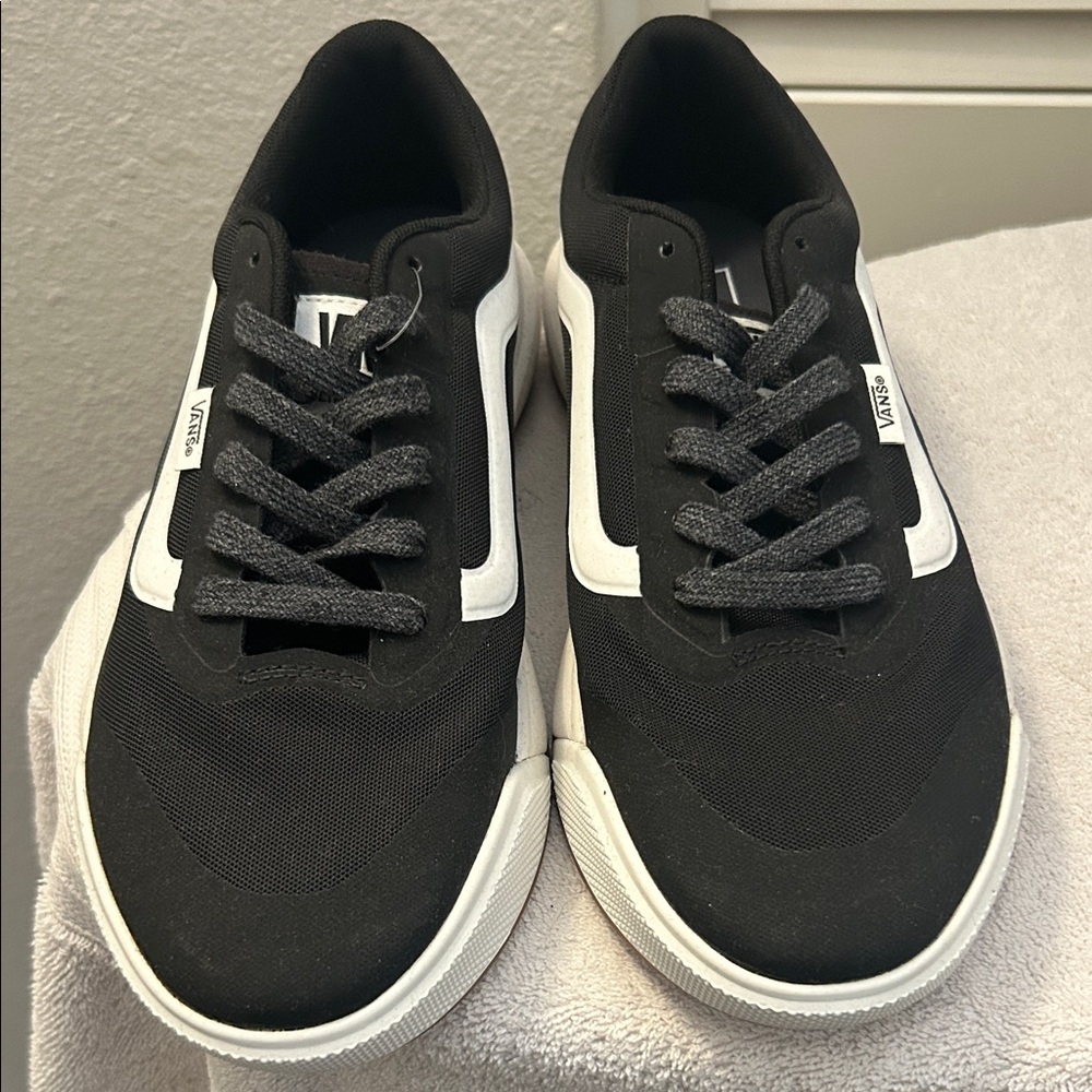 Vans Men's Classic Black and White Sneakers